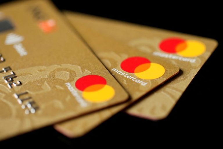 US watchdog warns credit card issuers not to devalue rewards